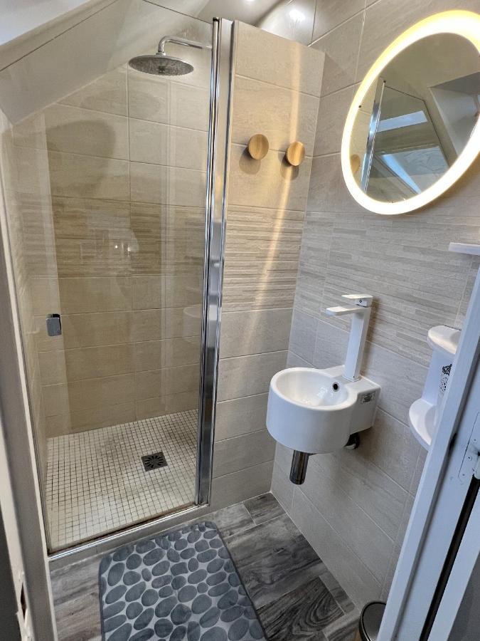 Appartement Familial Pour 6 Adultes Et 5 Enfants A 10 Min De Disney Bailly-Romainvilliers Luaran gambar